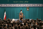 رهبر انقلاب اسلامی در دیدار جمعی از دانشجویان و نمایندگان تشکل‌های دانشجویی: راه روشن انقلاب را با جدیت دنبال کنید/ کشور نیازمند آرمانخواهی،امید وعقلانیت است